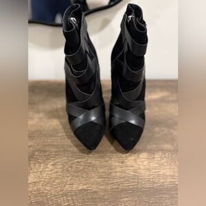 Sigerson Morrison Strappy blk suede Booties